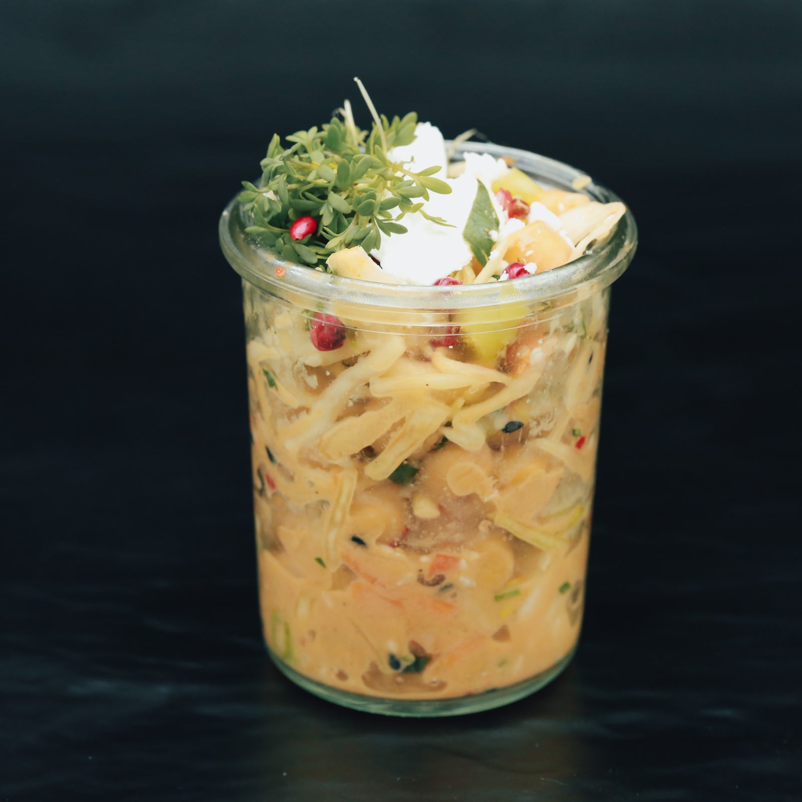 Kichererbsen Salat im Glas mit Fetakäse (Veggie)