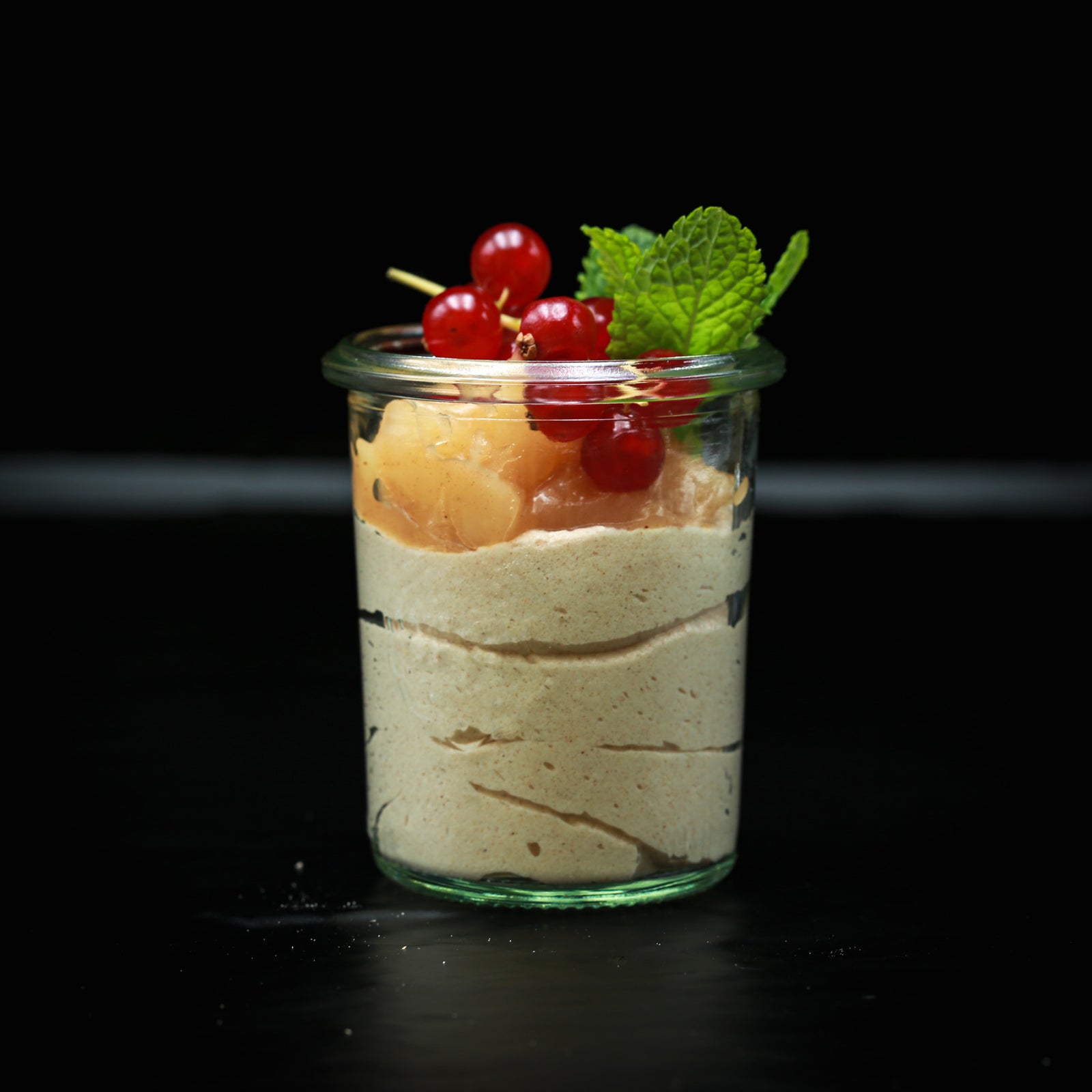 Zimtcreme_mit_Apfelkompott_Dessert_im_Glas