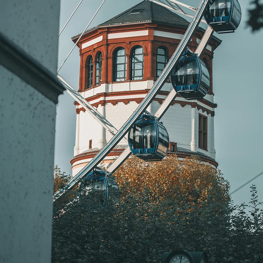 Düsseldorfer Stadtkulisse mit Riesenrad als Bild für Hochzeitscatering in Düsseldorf