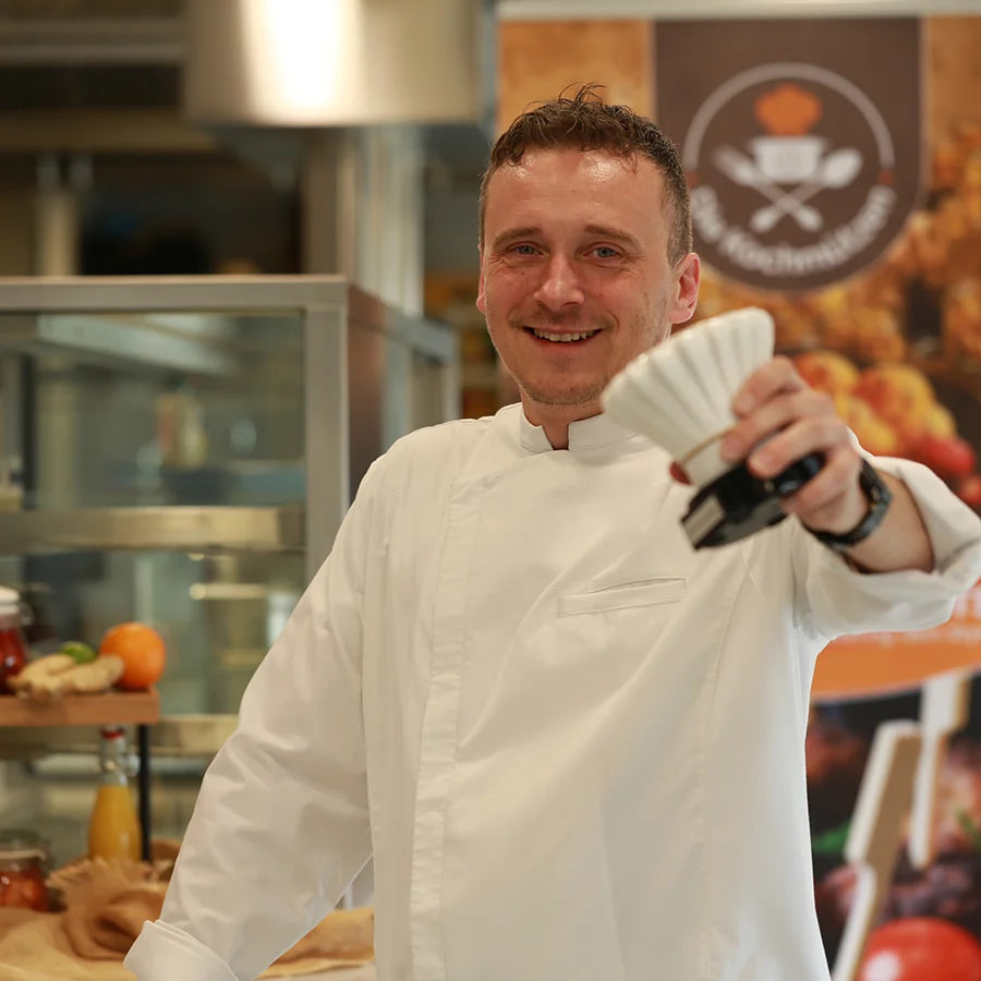 Inhaber Marcel Schwend von Die Kochmützen als Ansprechpartner für Core & Glow Catering