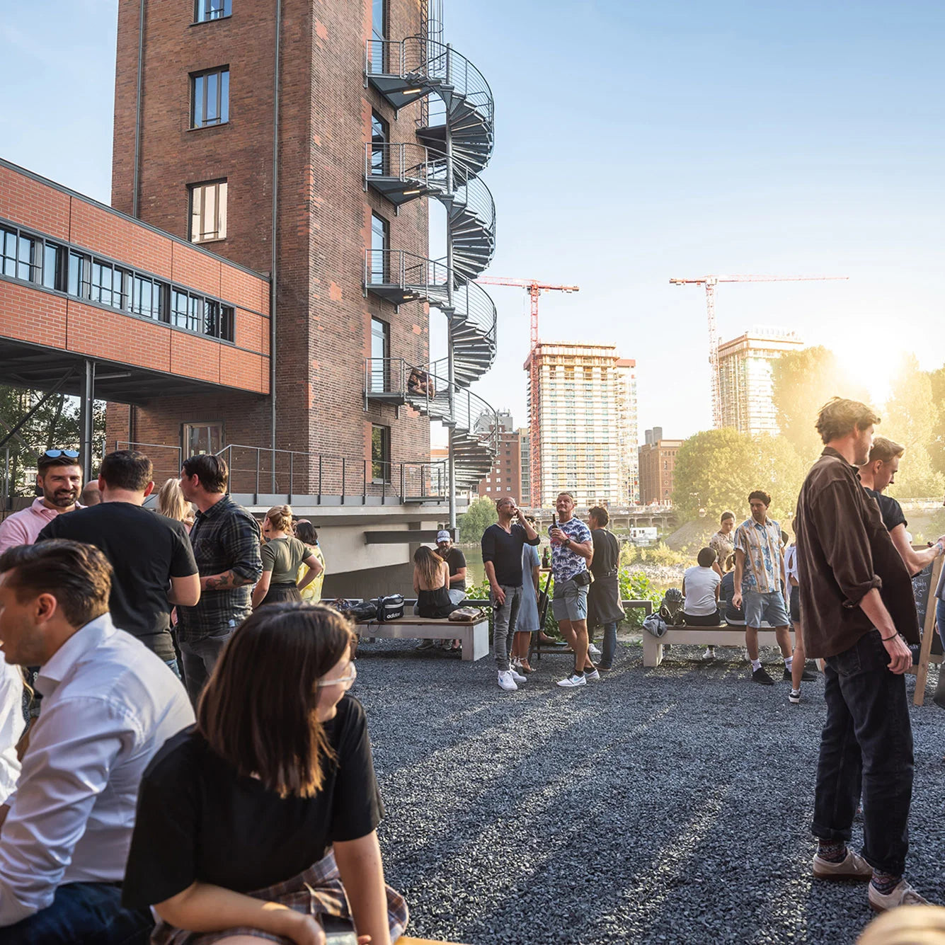Außenansicht der Event Location Plange Mühle im Düsseldorfer Medienhafen