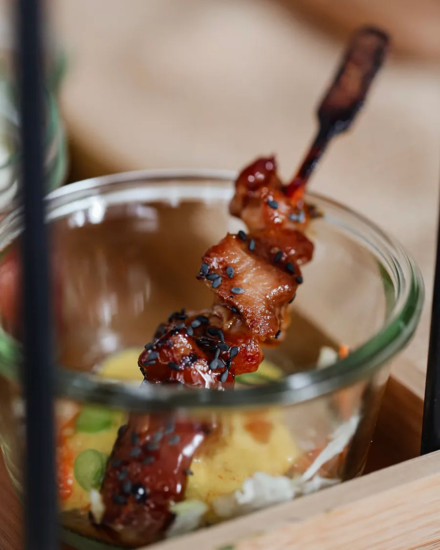Signature Bites Deluxe mit Fingerfood-Spieß im Glas für Catering in Düsseldorf